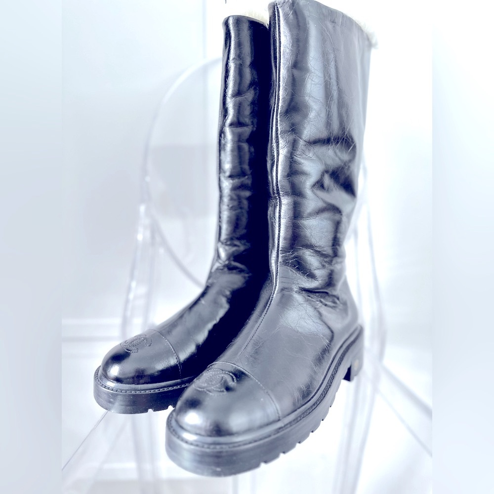 💯 % Authentic Chanel 20N Lambskin Shearling CC Cap Toe Tall Boots